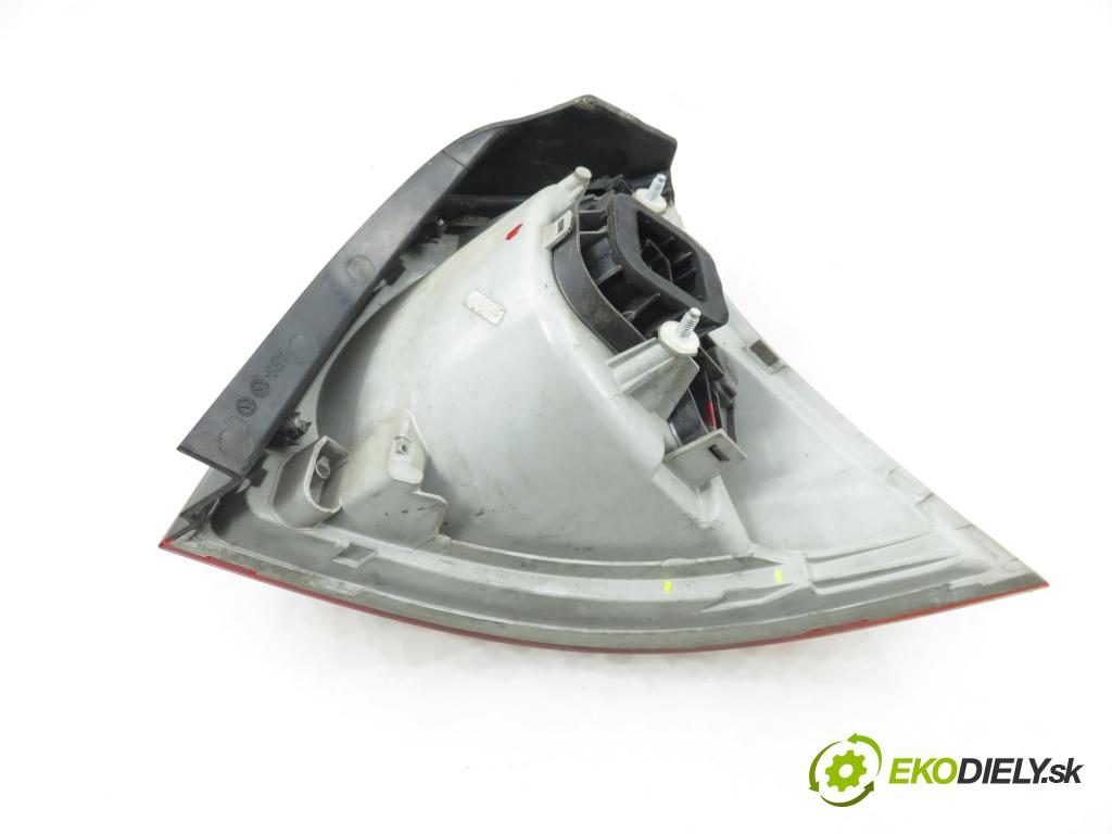 VW GOLF V (1K1) HB 2004 77,00 1.9 TDI PD 105 - BKC 1896,00 Svetlo ľavé zadné 1K6945095P ; 1K6945111P ; 4VFX13405AB