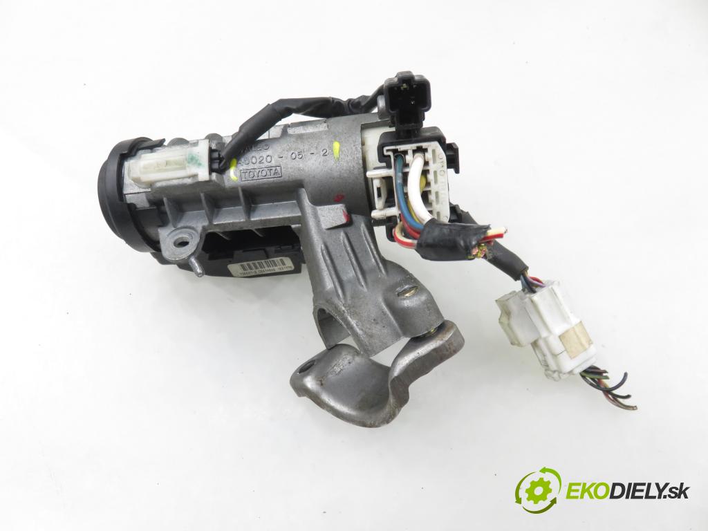 TOYOTA AVENSIS (_T22_) LIFTBACK 2001 81,00 2.0 D-4D (CDT220_) - 1CD-FTV 1995,00 spinačka 45020052 (Spínacia skrinka)