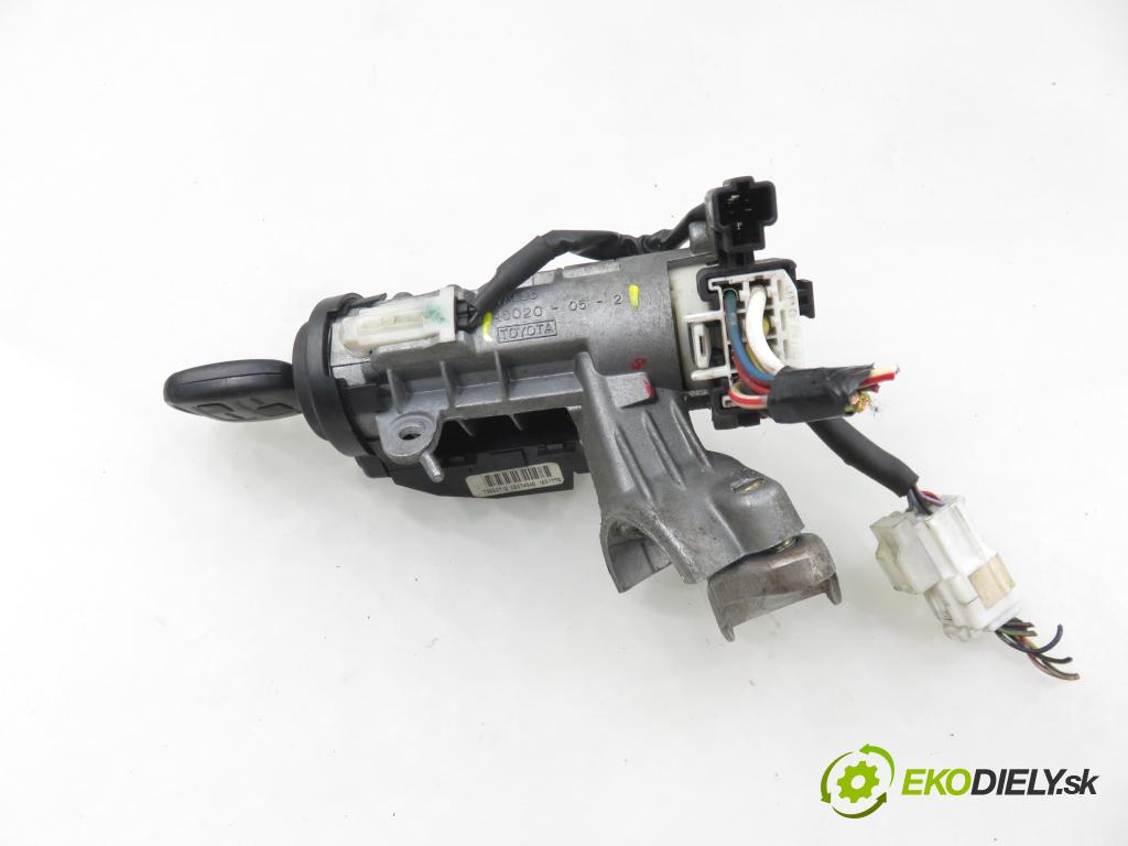 TOYOTA AVENSIS (_T22_) LIFTBACK 2001 81,00 2.0 D-4D (CDT220_) - 1CD-FTV 1995,00 spinačka 45020052 (Spínacia skrinka)