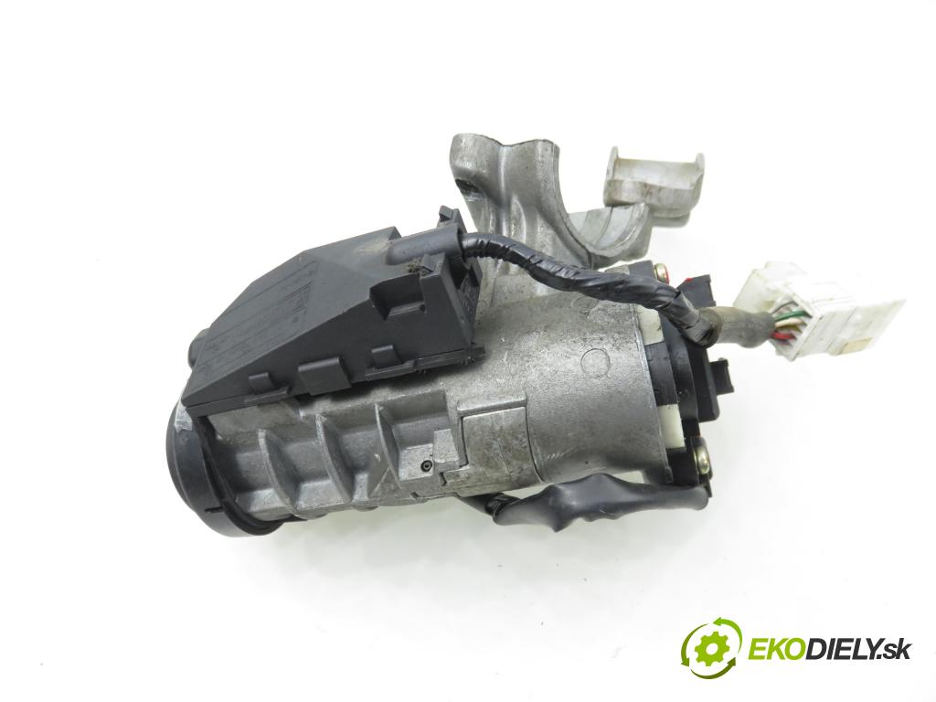 TOYOTA AVENSIS (_T22_) LIFTBACK 2001 81,00 2.0 D-4D (CDT220_) - 1CD-FTV 1995,00 spinačka 45020052 (Spínacia skrinka)