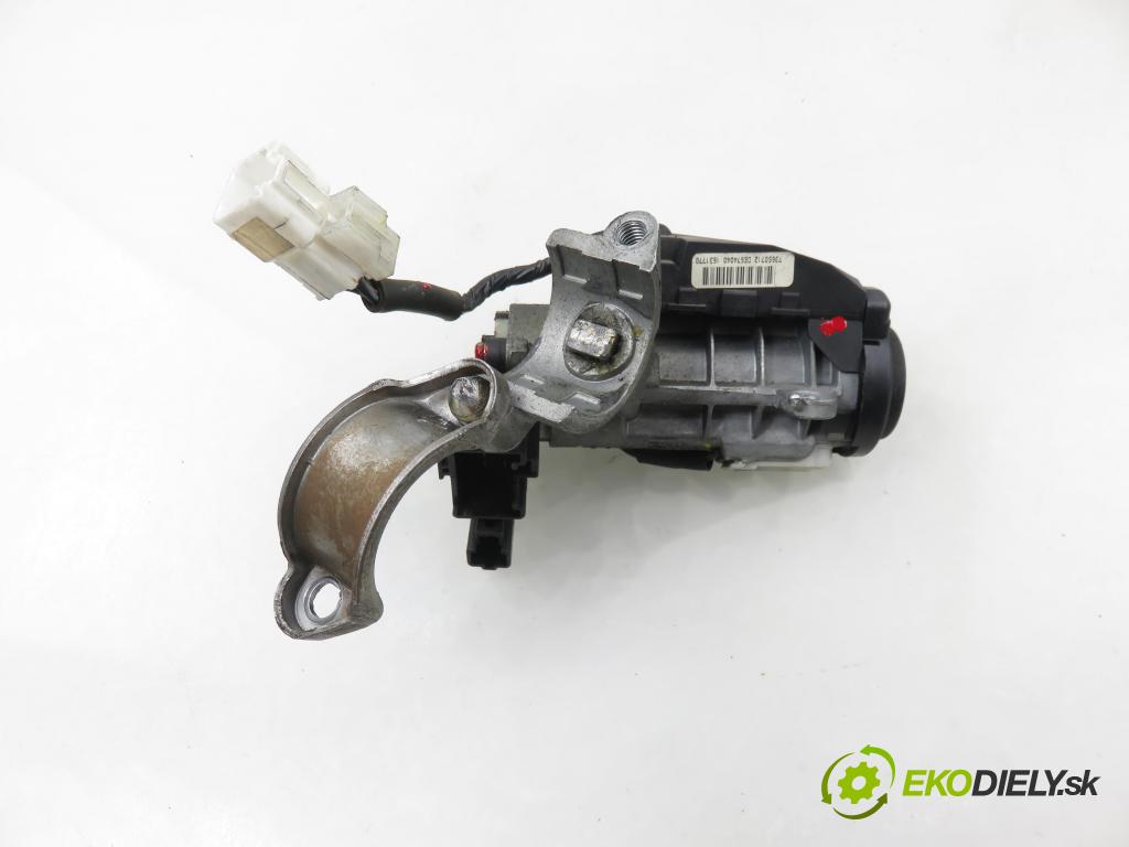 TOYOTA AVENSIS (_T22_) LIFTBACK 2001 81,00 2.0 D-4D (CDT220_) - 1CD-FTV 1995,00 spinačka 45020052 (Spínacia skrinka)