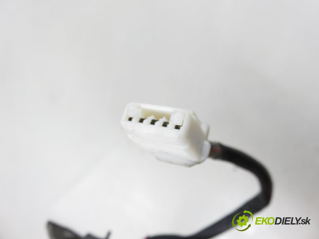 TOYOTA AVENSIS (_T22_) LIFTBACK 2001 81,00 2.0 D-4D (CDT220_) - 1CD-FTV 1995,00 Spätné zrkadlo LE