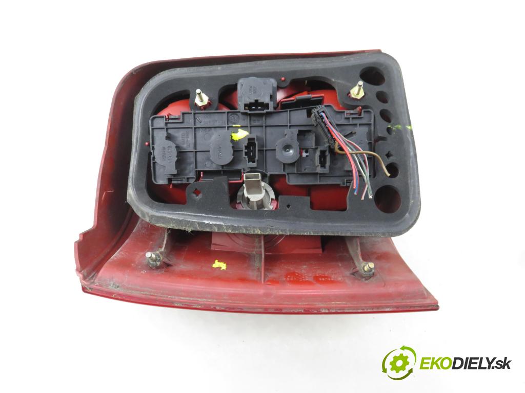 VW PASSAT B5 Variant (3B5) KOMBI 1999 81,00 1.9 TDI 110 - AFN 1896,00 Svetlo pravé zadné 3B9945096AA