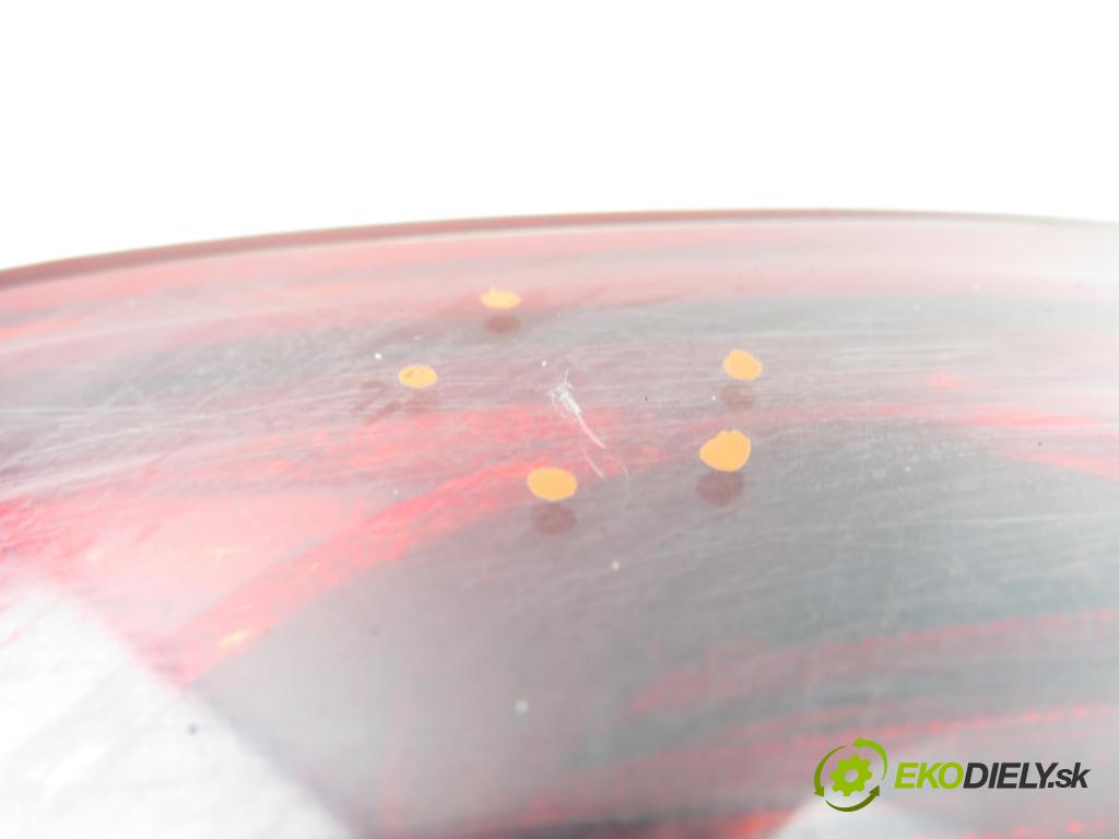 VW PASSAT B5 Variant (3B5) KOMBI 1999 81,00 1.9 TDI 110 - AFN 1896,00 Svetlo pravé zadné 3B9945096AA