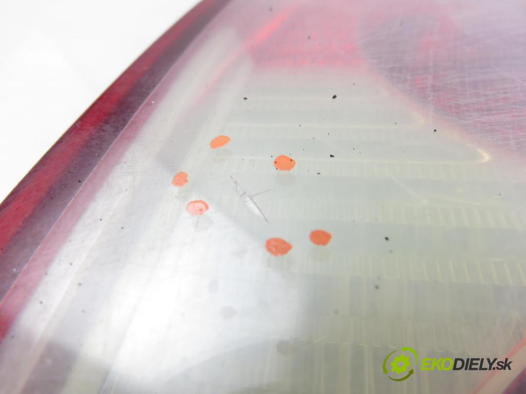 VW PASSAT B5 Variant (3B5) KOMBI 1999 81,00 1.9 TDI 110 - AFN 1896,00 Svetlo pravé zadné 3B9945096AA