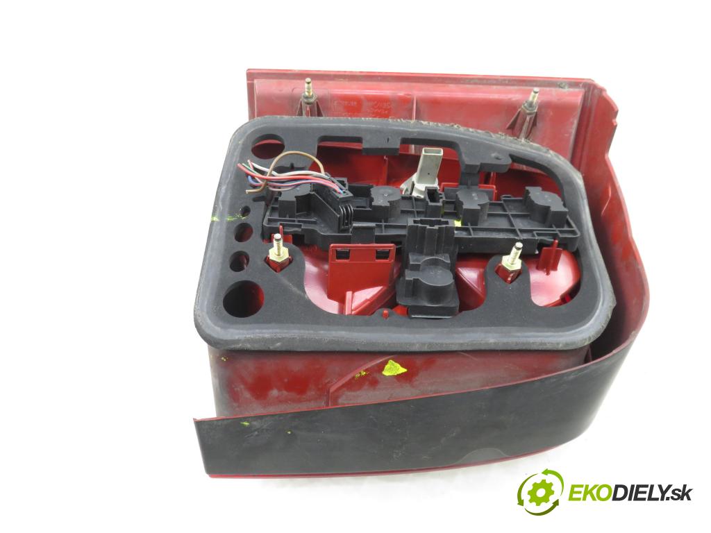 VW PASSAT B5 Variant (3B5) KOMBI 1999 81,00 1.9 TDI 110 - AFN 1896,00 Svetlo pravé zadné 3B9945096AA