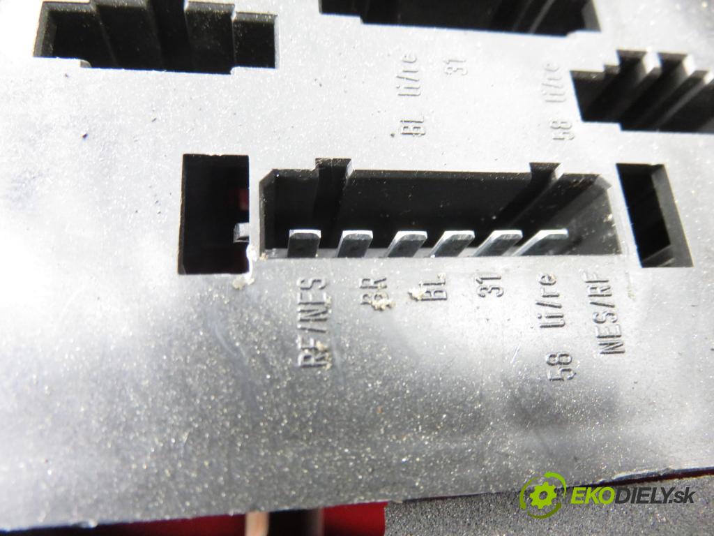 VW PASSAT B5 Variant (3B5) KOMBI 1998 81,00 1.9 TDI 110 - AFN 1896,00 Svetlo ľavé zadné 3B9945111F