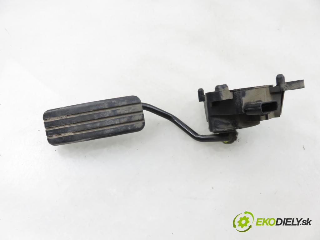 RENAULT MEGANE II Kombi (KM0/1_) KOMBI 2006 78,00 1.5 dCi 106 - K9K 732 1461,00 Potenciometer plynu 8200153270B (Potenciometer plynového pedálu)