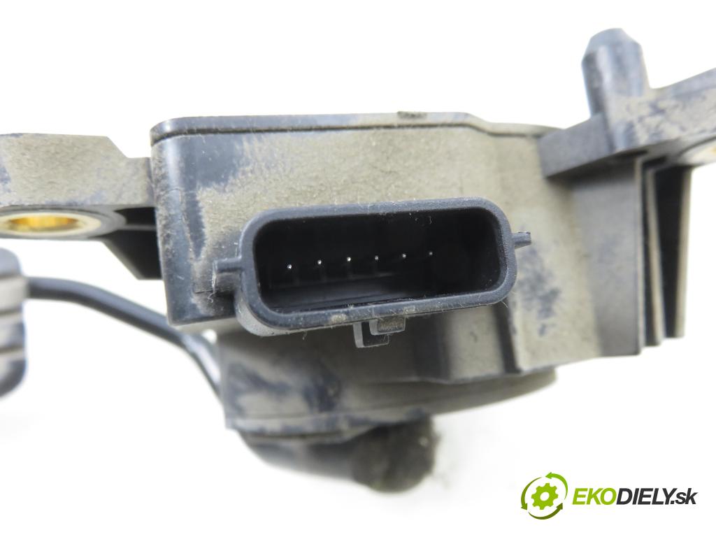 RENAULT MEGANE II Kombi (KM0/1_) KOMBI 2006 78,00 1.5 dCi 106 - K9K 732 1461,00 Potenciometer plynu 8200153270B (Potenciometer plynového pedálu)