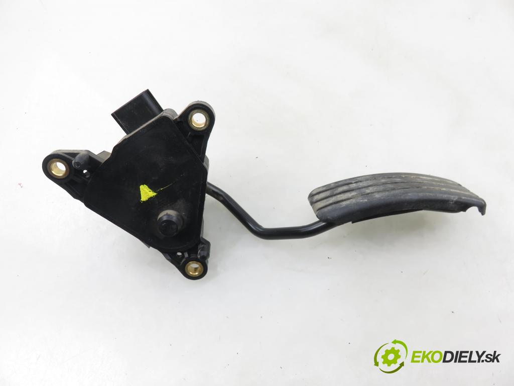 RENAULT MEGANE II Kombi (KM0/1_) KOMBI 2006 78,00 1.5 dCi 106 - K9K 732 1461,00 Potenciometer plynu 8200153270B (Potenciometer plynového pedálu)