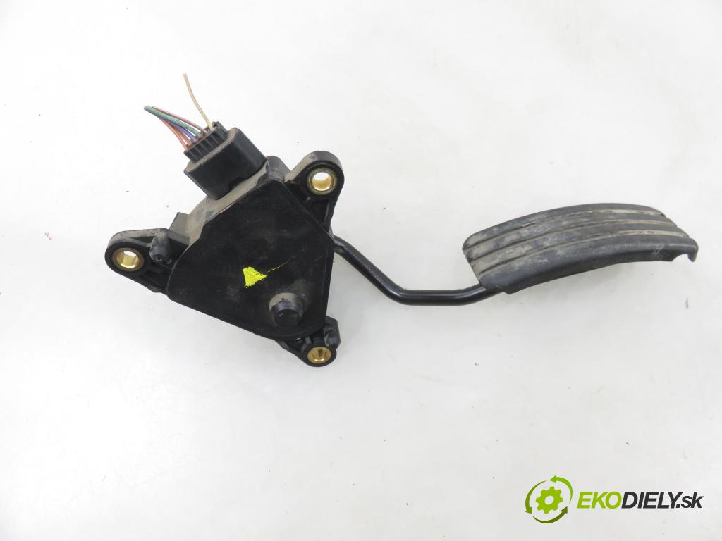 RENAULT MEGANE II Kombi (KM0/1_) KOMBI 2006 78,00 1.5 dCi 106 - K9K 732 1461,00 Potenciometer plynu 8200153270B (Potenciometer plynového pedálu)