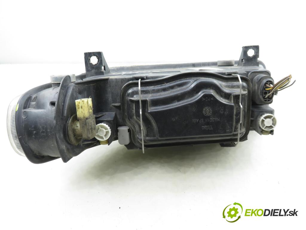 SEAT LEON (1M1) HB 2001 92,00 1.8 20V - AGN 1781,00 Svetlo PP 1M1941016