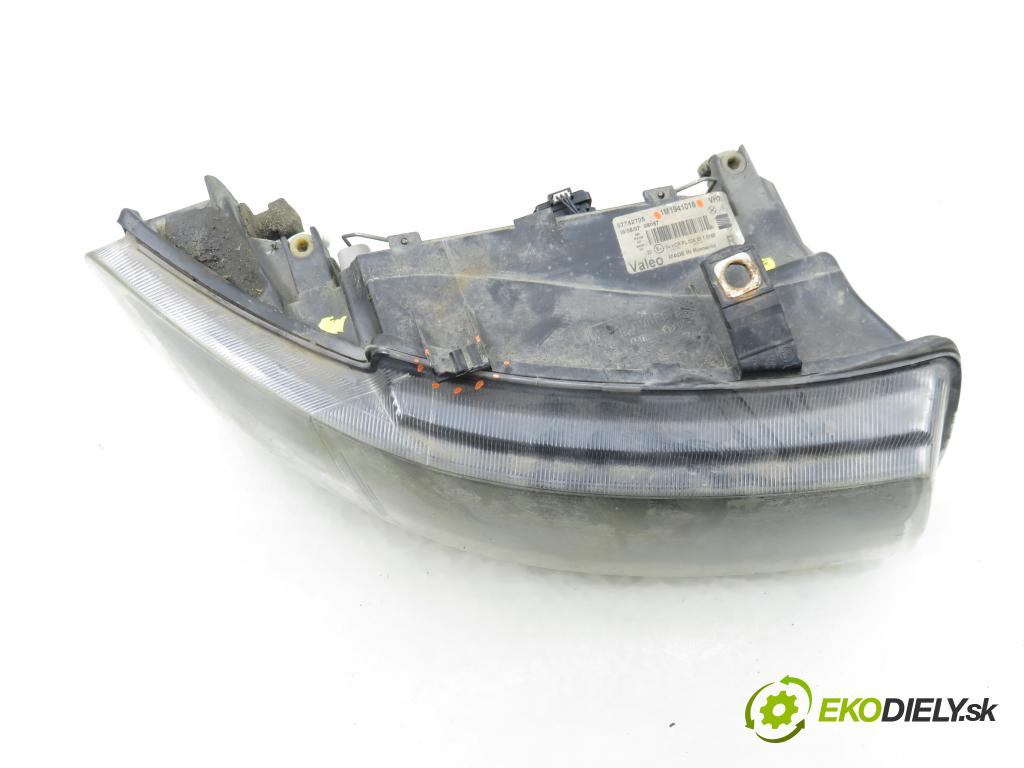 SEAT LEON (1M1) HB 2001 92,00 1.8 20V - AGN 1781,00 Svetlo PP 1M1941016