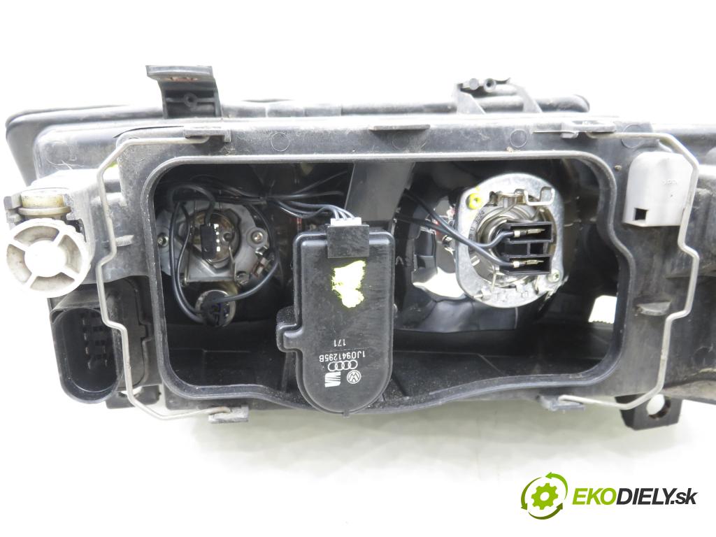 SEAT LEON (1M1) HB 2001 92,00 1.8 20V - AGN 1781,00 Svetlo PP 1M1941016