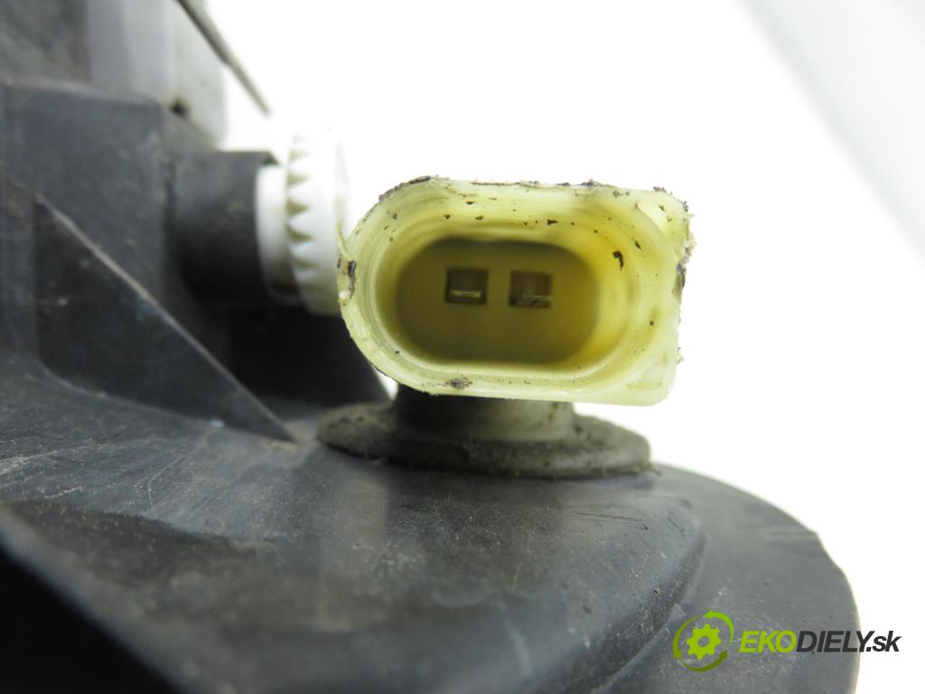 SEAT LEON (1M1) HB 2001 92,00 1.8 20V - AGN 1781,00 Svetlo PP 1M1941016