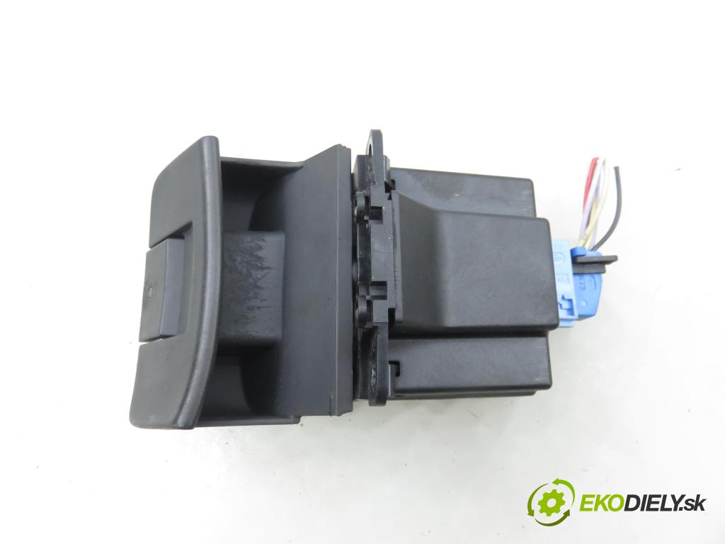 RENAULT ESPACE IV (JK0/1_) VAN 2005 85,00 1.9 dCi 116 - F9Q 820 1870,00 vypínač brzdy MANUÁLNY: 8200048590E