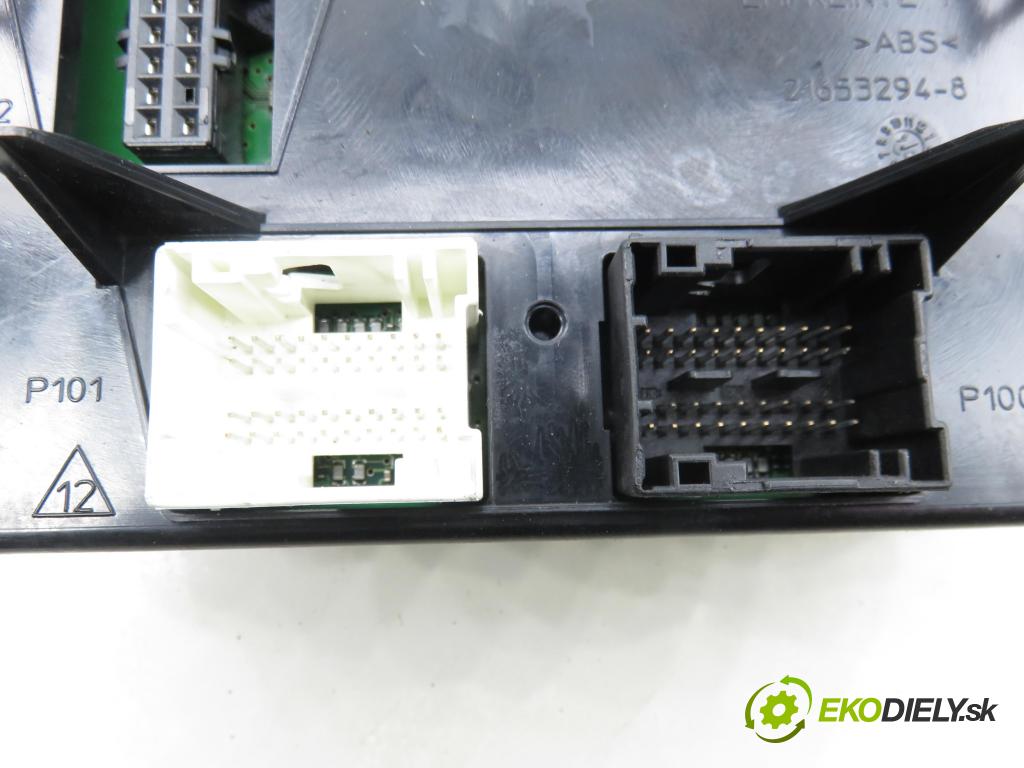 RENAULT ESPACE IV (JK0/1_) VAN 2005 85,00 1.9 dCi 116 - F9Q 820 1870,00 MODUL UCH-2 8200440755 ; 8200315962