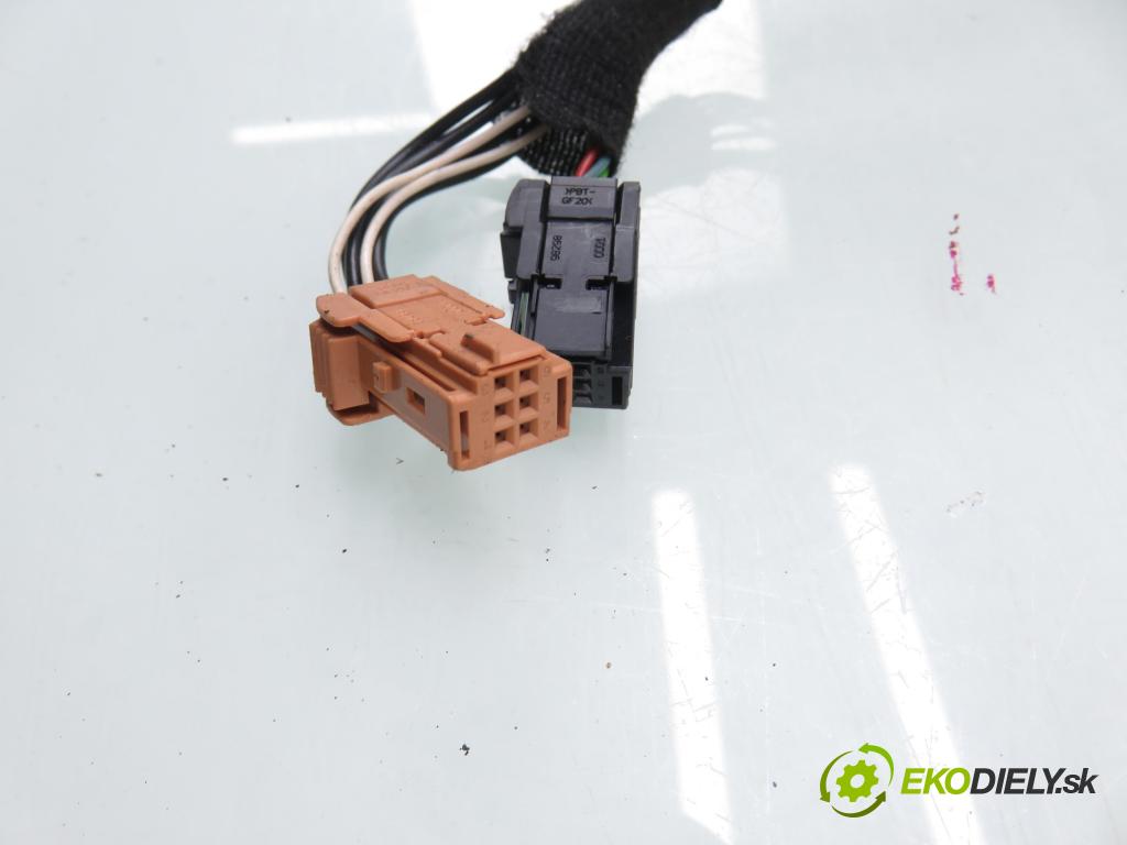 PEUGEOT 208 I (CA_, CC_) HB 2012 84,00 9HD (DV6C) 1560,00 Spätné zrkadlo