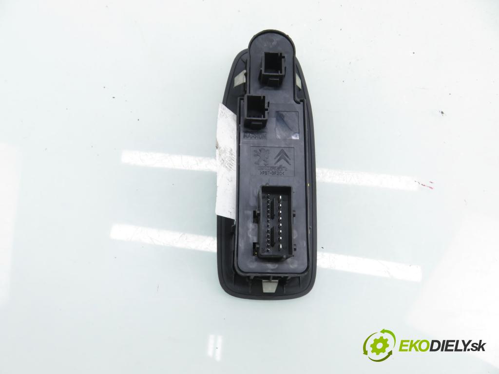 PEUGEOT 208 I (CA_, CC_) HB 2012 84,00 9HD (DV6C) 1560,00 Panel ovládaní oken 96749624ZD