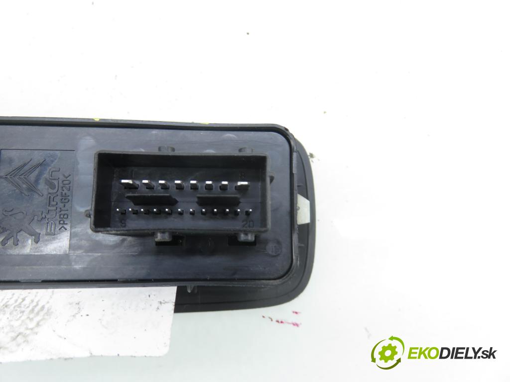 PEUGEOT 208 I (CA_, CC_) HB 2012 84,00 9HD (DV6C) 1560,00 Panel ovládania okien 96749624ZD