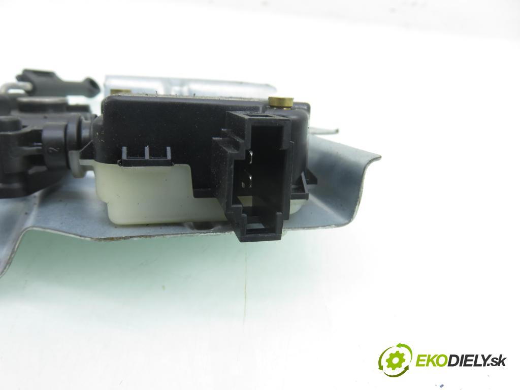 VW BORA (1J2) SEDAN 2000 66,00 1.9 TDI - AGR 1896,00 zámok dverí kufor EL. 1J5827425F ; 1J5827505C