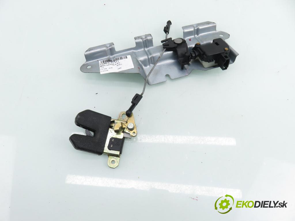 VW BORA (1J2) SEDAN 2000 66,00 1.9 TDI - AGR 1896,00 zámok dverí kufor EL. 1J5827425F ; 1J5827505C