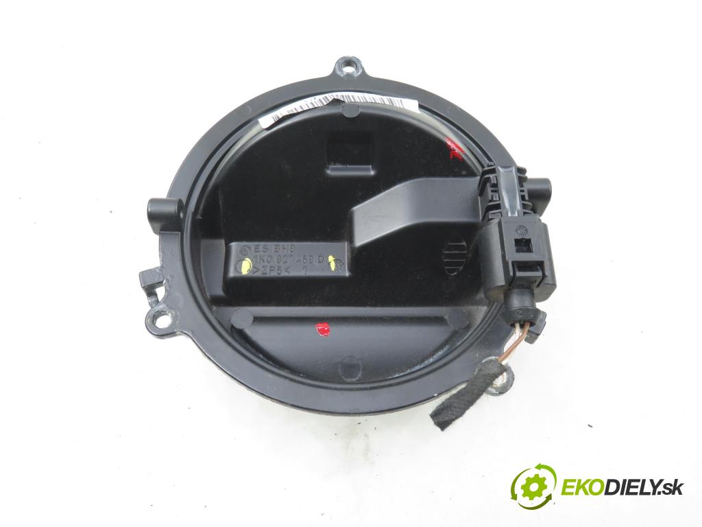 VW GOLF V (1K1) HB 2004 77,00 1.9 TDI PD 105 - BKC 1896,00 klika dveří kufr 1K0827469D