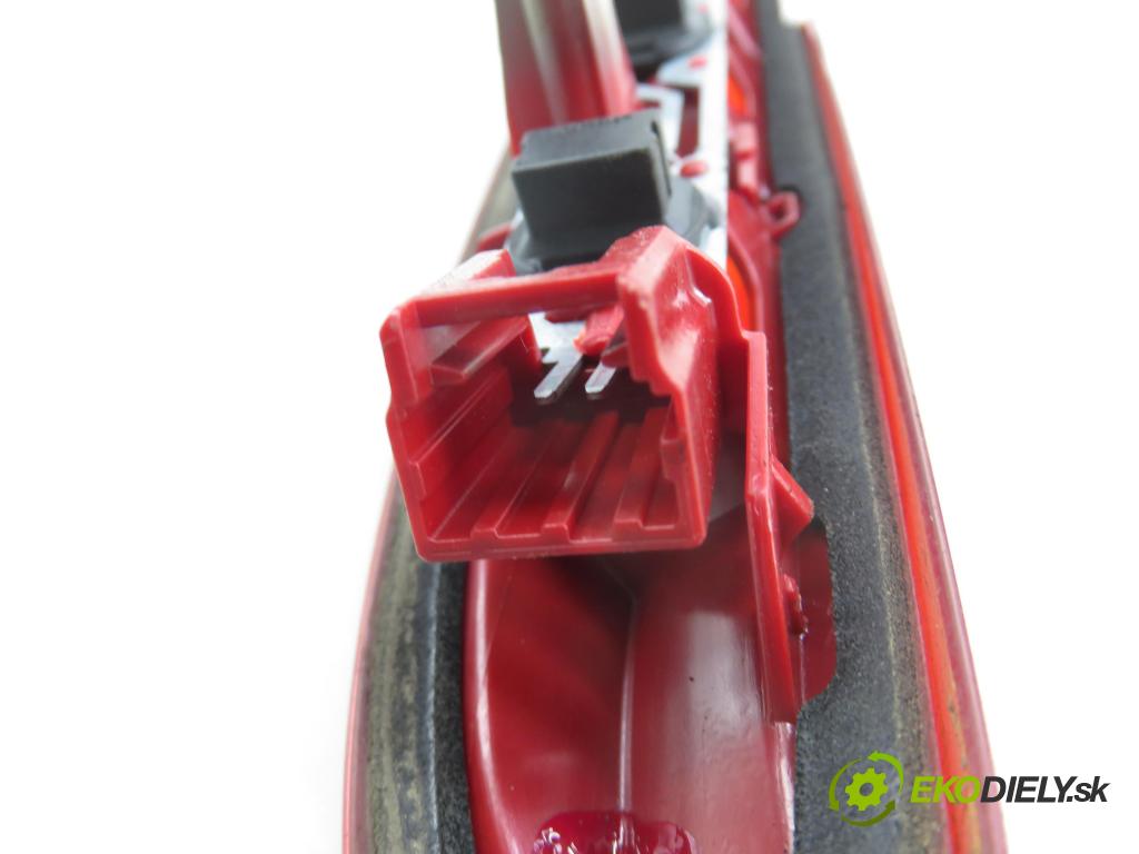 PEUGEOT 208 I (CA_, CC_) HB 2012 84,00 9HD (DV6C) 1560,00 svetlo bŕzd 9674309080