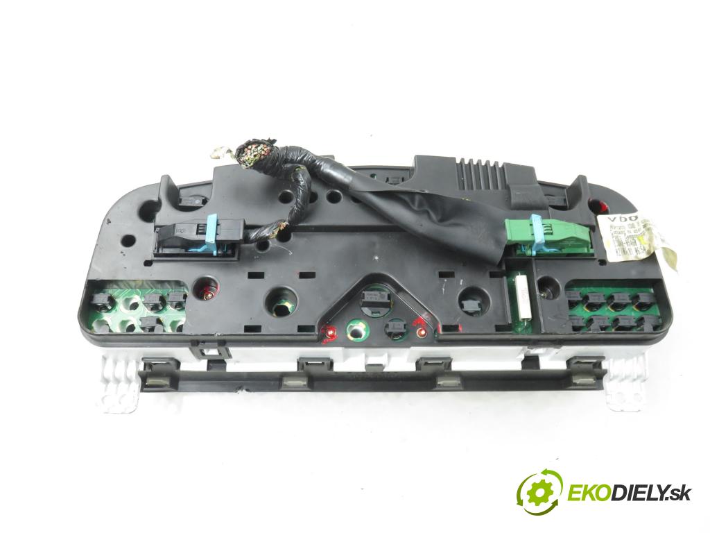 TOYOTA AVENSIS (_T22_) LIFTBACK 2001 81,00 2.0 D-4D (CDT220_) - 1CD-FTV 1995,00 prístrojovka elektrický 8380005460