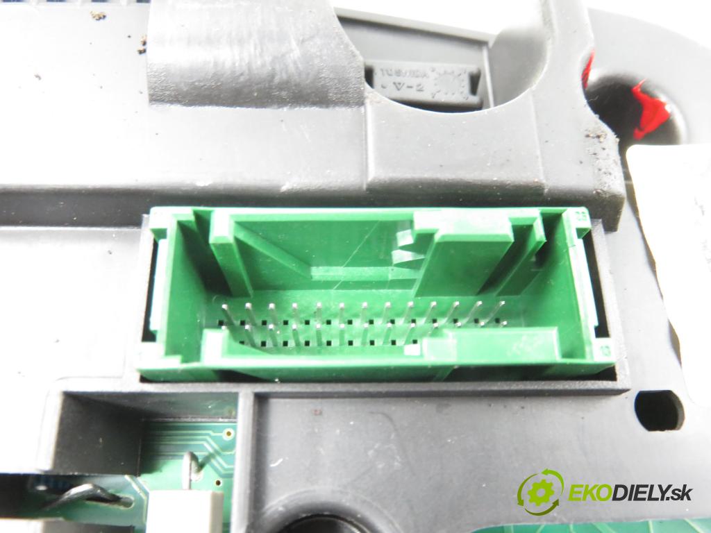 TOYOTA AVENSIS (_T22_) LIFTBACK 2001 81,00 2.0 D-4D (CDT220_) - 1CD-FTV 1995,00 prístrojovka elektrický 8380005460