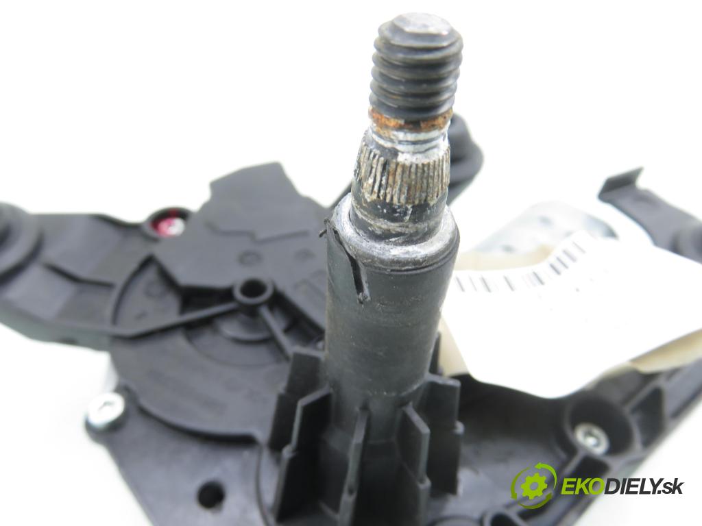 PEUGEOT 208 I (CA_, CC_) HB 2012 84,00 9HD (DV6C) 1560,00 Motorček stierače zadné 9673251380 ; W000027332