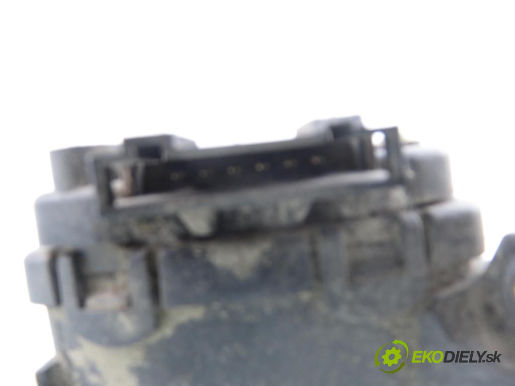 VW TRANSPORTER IV Autobus (70XB, 70XC, 7DB, 7DW, 7DK) BUS 2001 75,00 2.5 TDI - AYC 2461,00 Potenciometer plynu 7D1721603B ; 6PV00777011 (Potenciometer plynového pedálu)