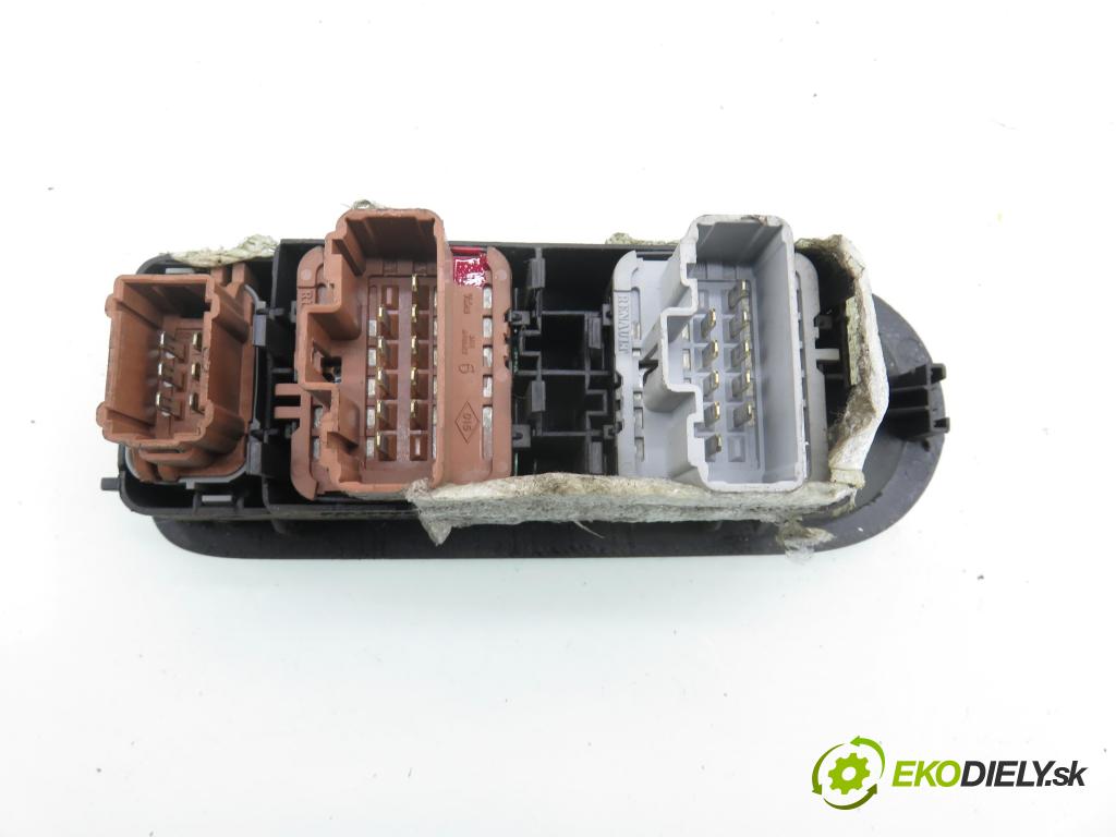 RENAULT MEGANE II Kombi (KM0/1_) KOMBI 2006 78,00 1.5 dCi 106 - K9K 732 1461,00 Panel ovládania okien 8200160603