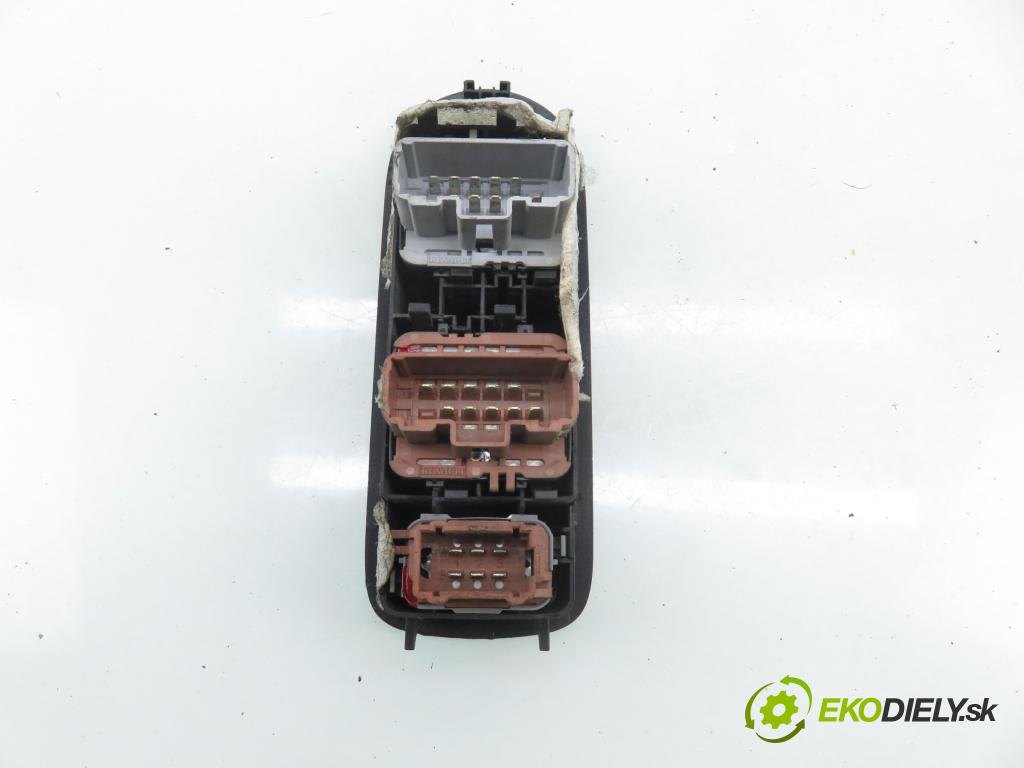 RENAULT MEGANE II Kombi (KM0/1_) KOMBI 2006 78,00 1.5 dCi 106 - K9K 732 1461,00 Panel ovládania okien 8200160603