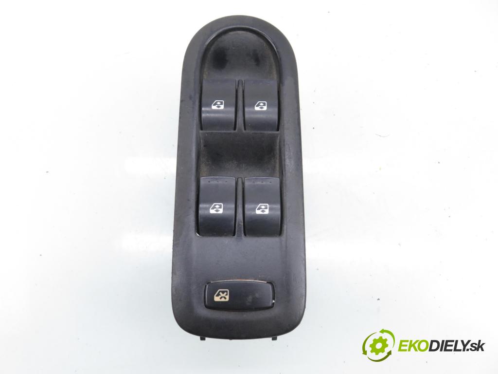 RENAULT MEGANE II Kombi (KM0/1_) KOMBI 2006 78,00 1.5 dCi 106 - K9K 732 1461,00 Panel ovládania okien 8200160603