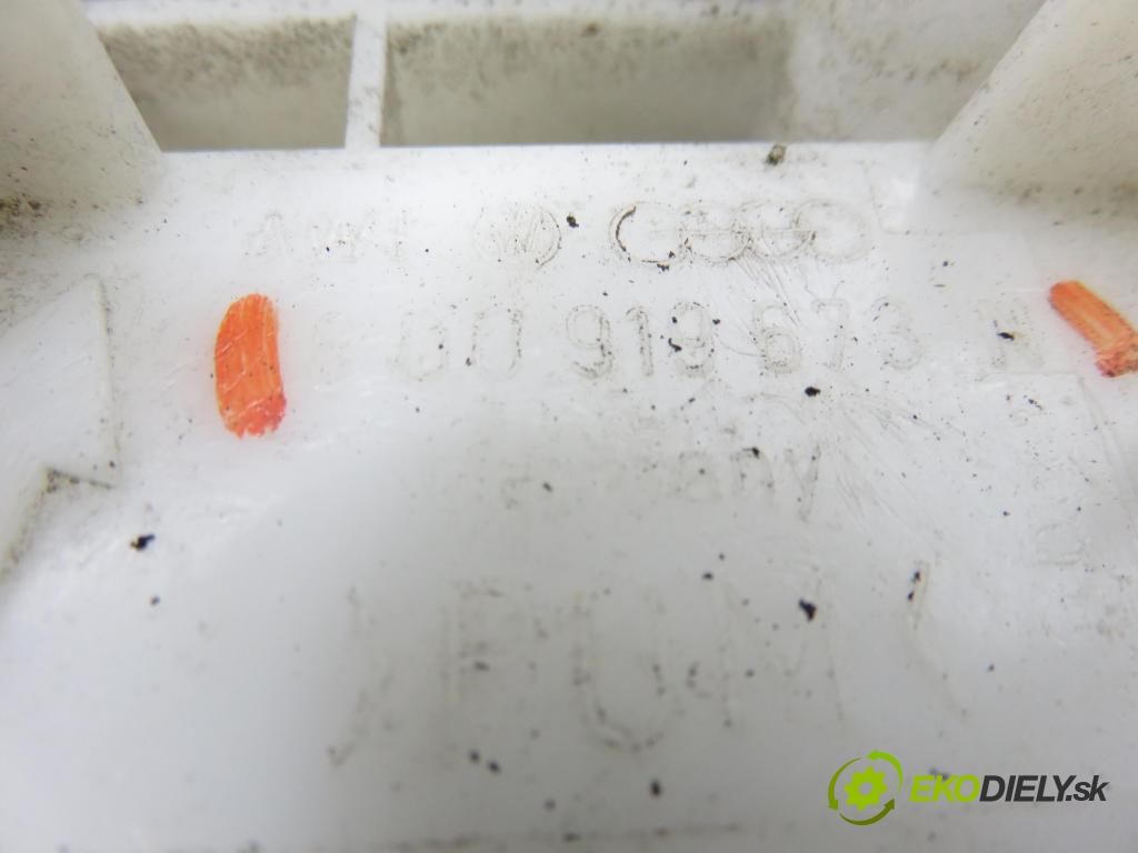 AUDI A4 Avant (8D5, B5) KOMBI 1999 81,00 1.9 TDI - AFN 1896,00 senzor hladiny paliva 8D0919673N