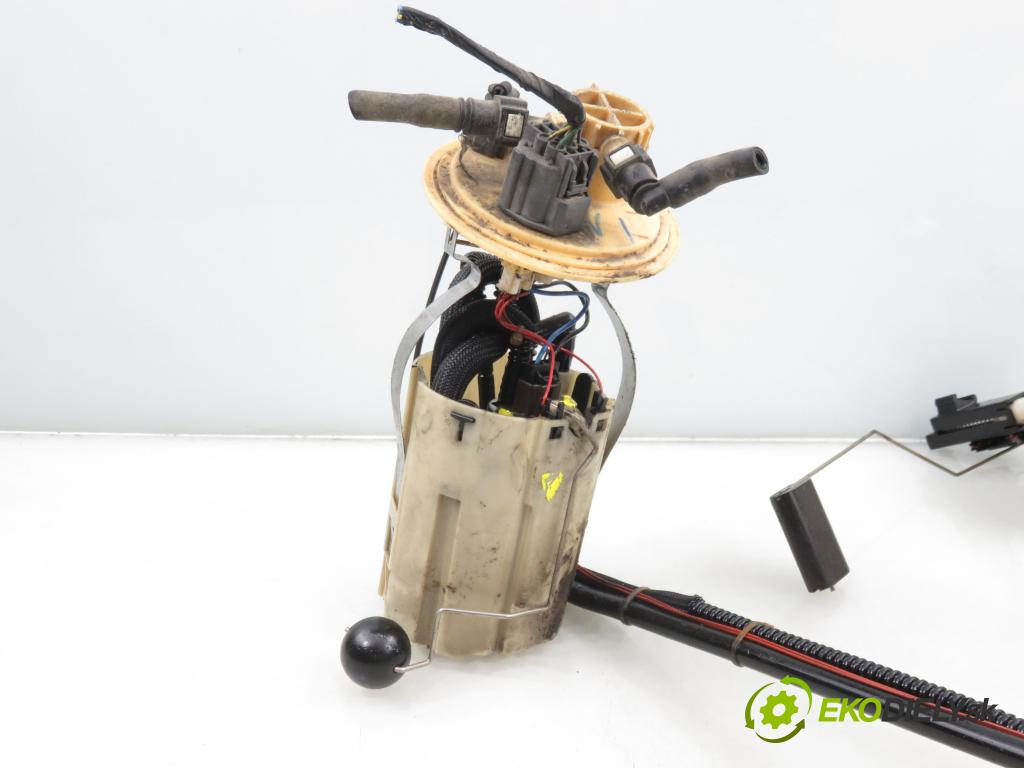 VOLVO V70 II SW (285) KOMBI 2003 96,00 2.4 D 131 2401,00 Pumpa paliva 30648569