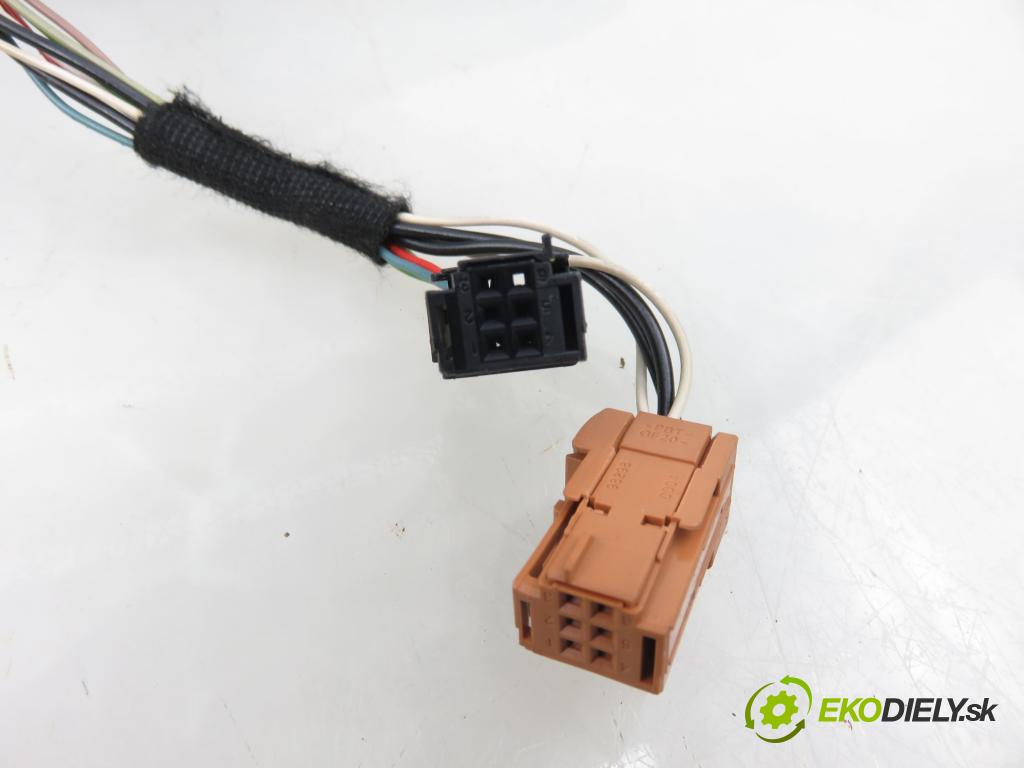 PEUGEOT 208 I (CA_, CC_) HB 2012 84,00 9HD (DV6C) 1560,00 Spätné zrkadlo LE