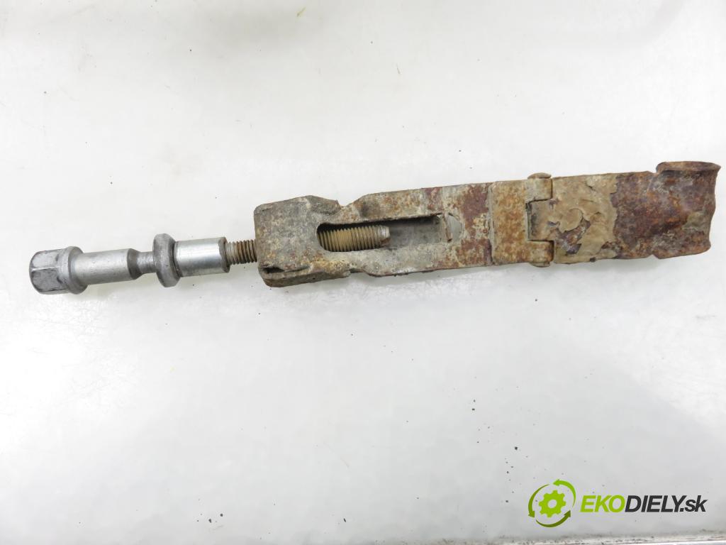 OPEL ZAFIRA B (A05) MINIVAN 2005 88,00 1.9 CDTI 8V 120 - Z 19 DT 1910,00 Vešiak: KOLA: ZÁLOHOVANIE: