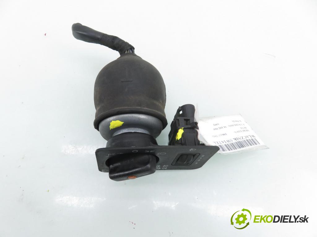 MERCEDES-BENZ 190 (W201) SEDAN 1992 80,00 E 1.8 (201.018) - M 102.910 1797,00 přepínač světla 2016890780