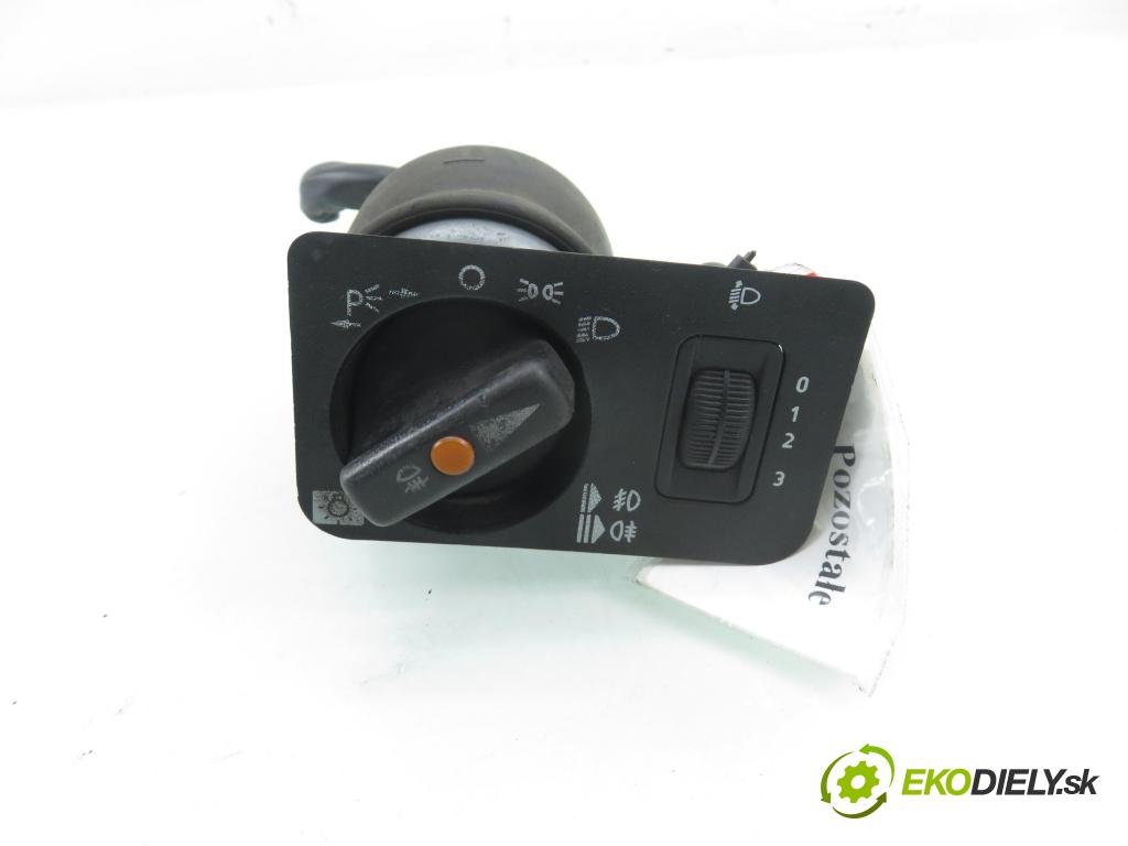 MERCEDES-BENZ 190 (W201) SEDAN 1992 80,00 E 1.8 (201.018) - M 102.910 1797,00 prepínač svetlá 2016890780