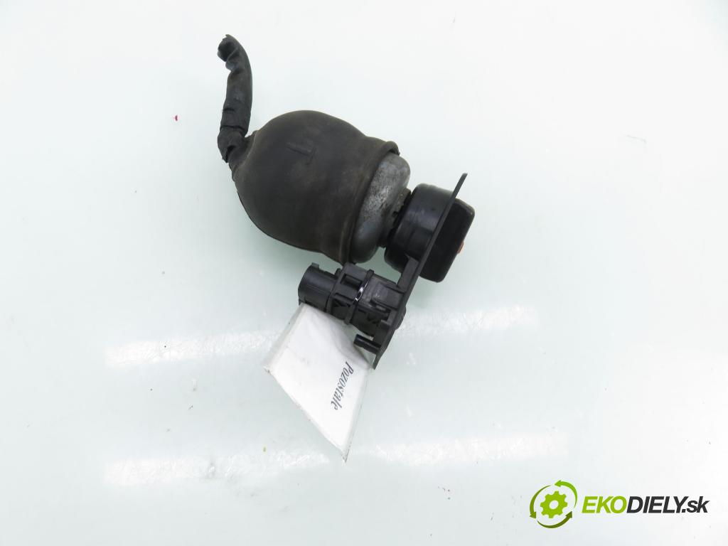 MERCEDES-BENZ 190 (W201) SEDAN 1992 80,00 E 1.8 (201.018) - M 102.910 1797,00 prepínač svetlá 2016890780