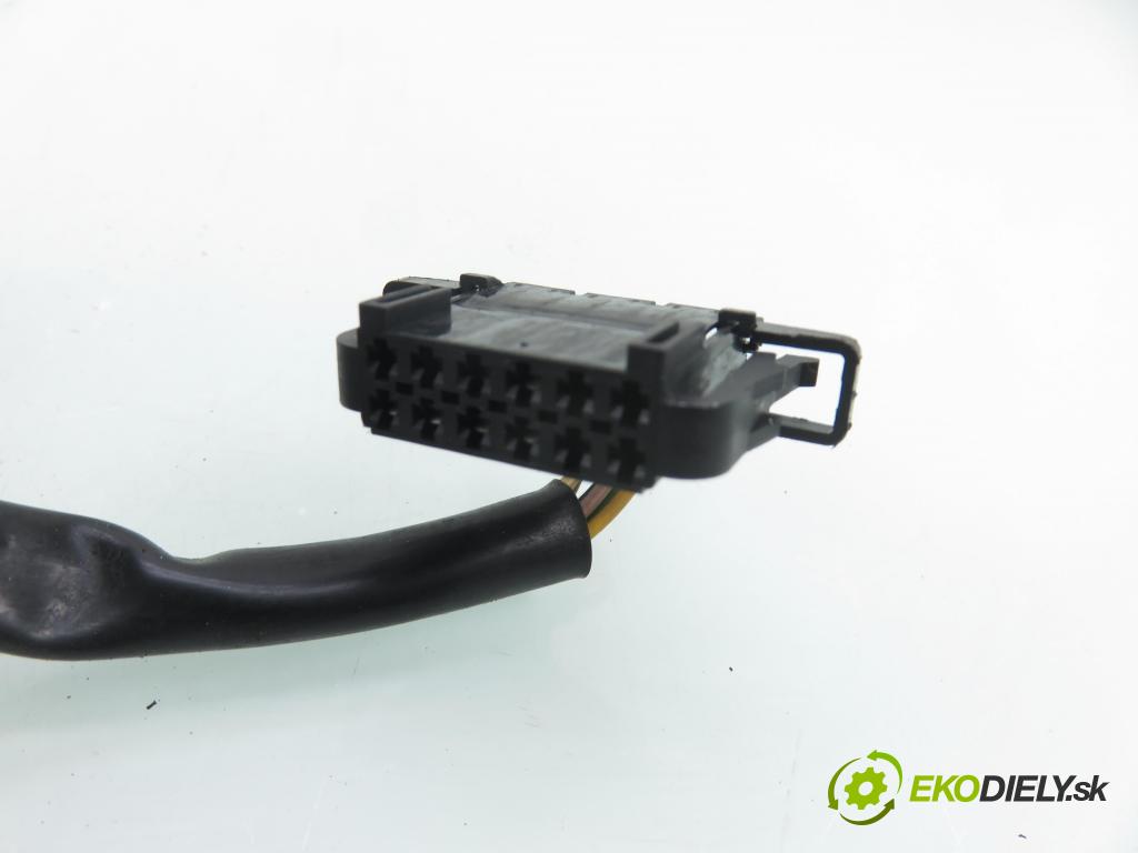 SKODA OCTAVIA II (1Z3) LIFTBACK 2008 77,00 1.9 TDI - BXE 1896,00 zpětné zrcátko LE 