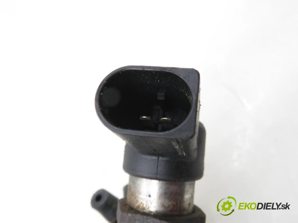 CITROEN C2 (JM_) HB 2006 50,00 1.4 HDi 68 8V - 8HZ 1398,00 vstrekovač 9654551080 (Vstrekovač paliva)