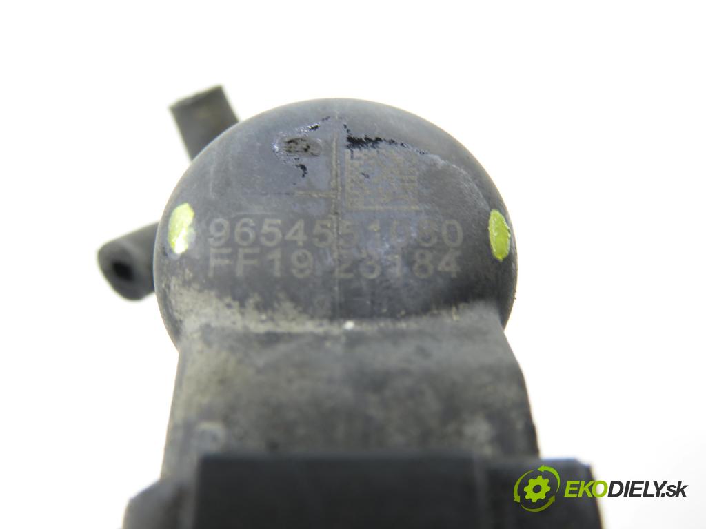 CITROEN C2 (JM_) HB 2006 50,00 1.4 HDi 68 8V - 8HZ 1398,00 vstrekovač 9654551080 (Vstrekovač paliva)