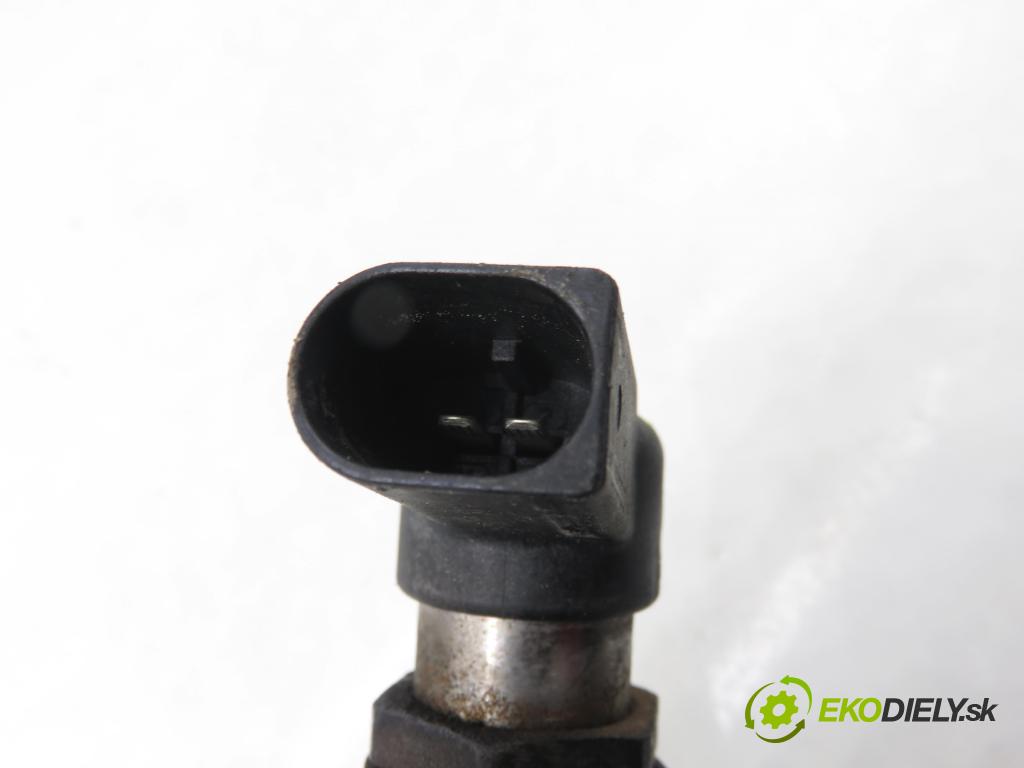 CITROEN C2 (JM_) HB 2006 50,00 1.4 HDi 68 8V - 8HZ 1398,00 vstrekovač 9654551080 (Vstrekovač paliva)