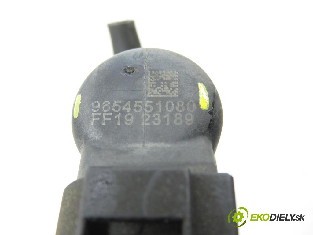 CITROEN C2 (JM_) HB 2006 50,00 1.4 HDi 68 8V - 8HZ 1398,00 vstrekovač 9654551080 (Vstrekovač paliva)