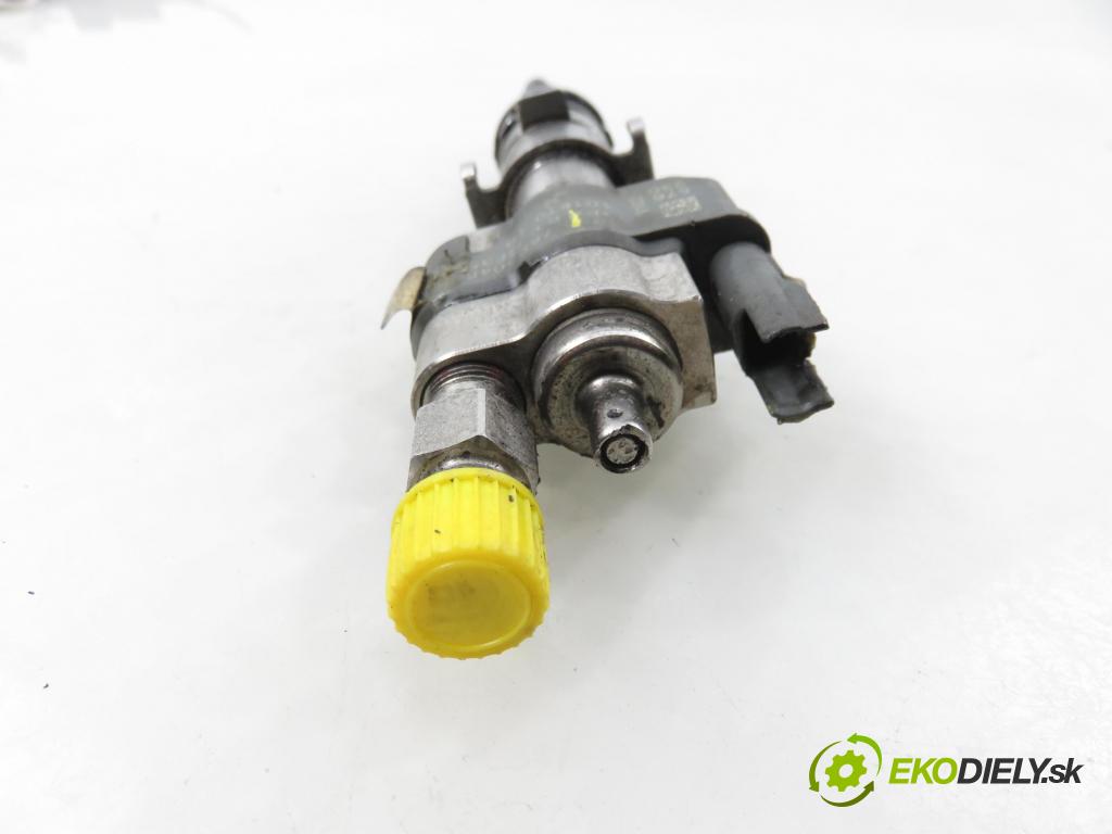 BMW 1 (E87) HB 2009 89,00 116 i - N43 B16 A 1599,00 vstrekovač 7589048 (Vstrekovač paliva)