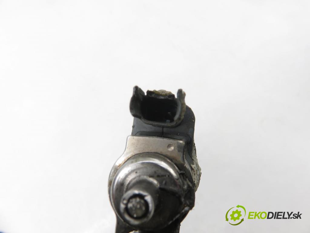 BMW 1 (E87) HB 2009 89,00 116 i - N43 B16 A 1599,00 vstrekovač 7589048 (Vstrekovač paliva)