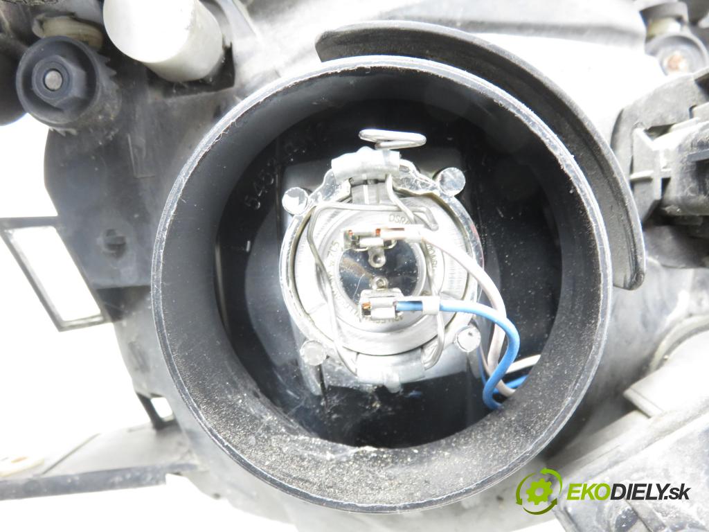 TOYOTA AVENSIS (_T22_) LIFTBACK 2001 81,00 2.0 D-4D (CDT220_) - 1CD-FTV 1995,00 Svetlo LP 54534381